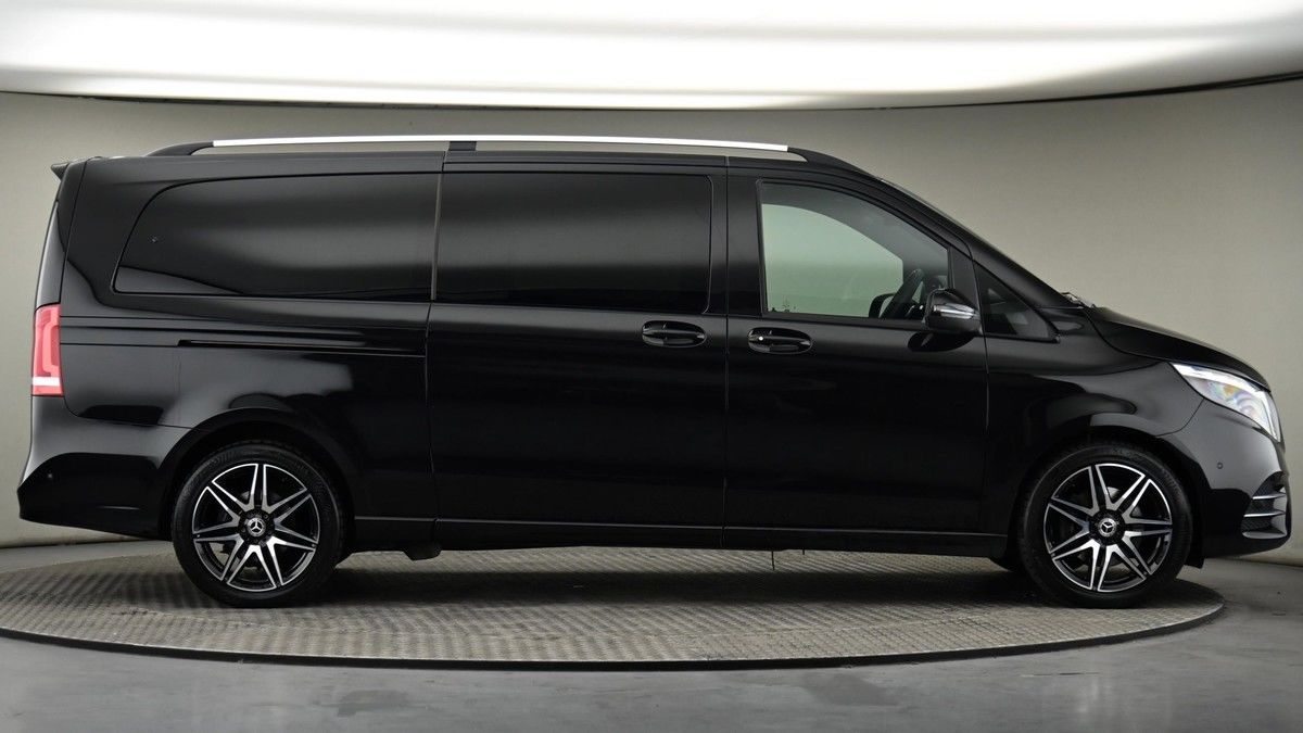 Mercedes-Benz V Class Image 26