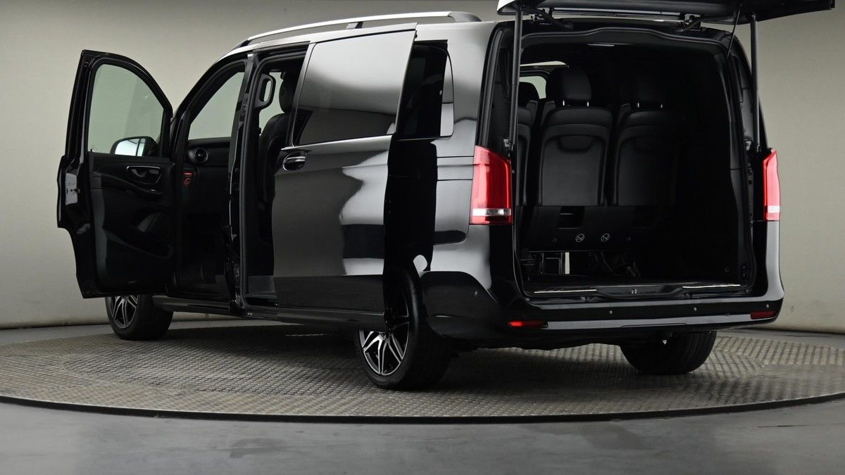 Mercedes-Benz V Class Image 28