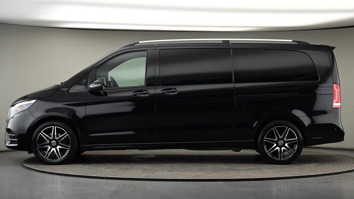 Mercedes-Benz V Class Image 22