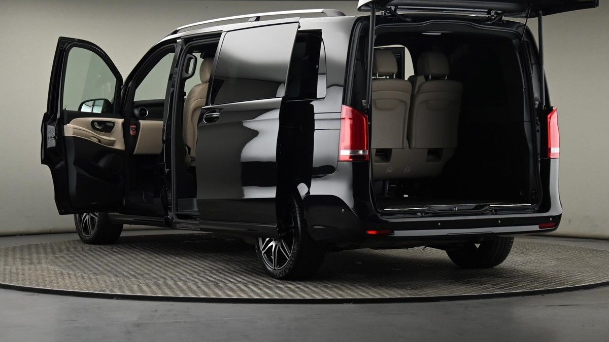 Mercedes-Benz V Class Image 28