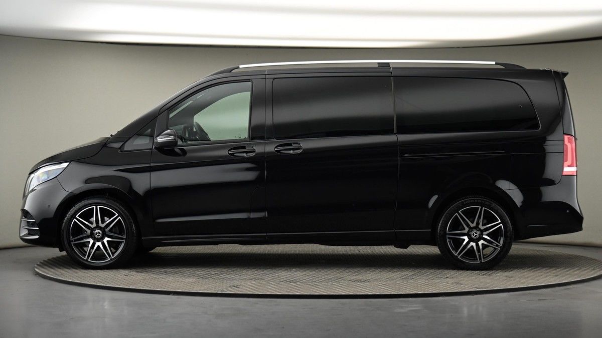 Mercedes-Benz V Class Image 23