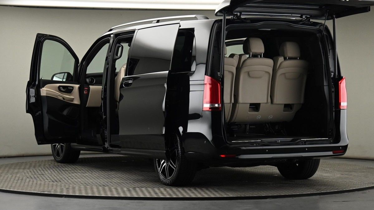 Mercedes-Benz V Class Image 29