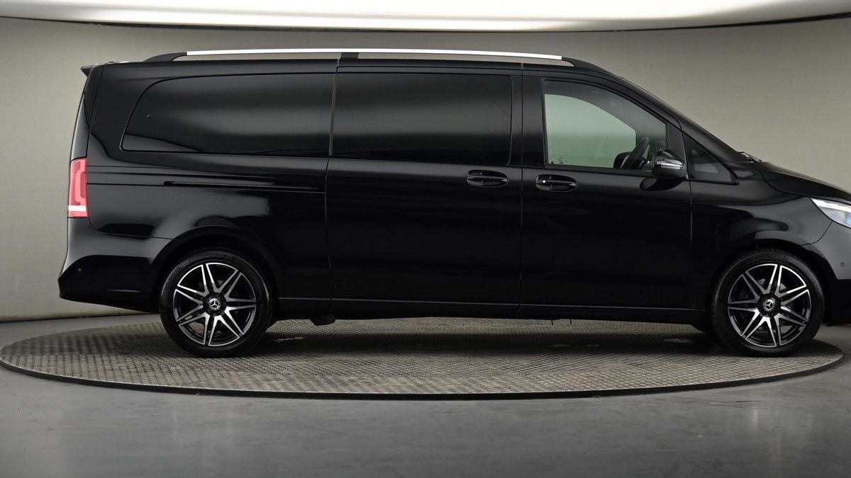Mercedes-Benz V Class Image 27