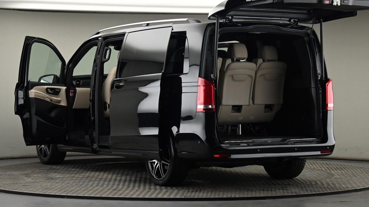 Mercedes-Benz V Class Image 29
