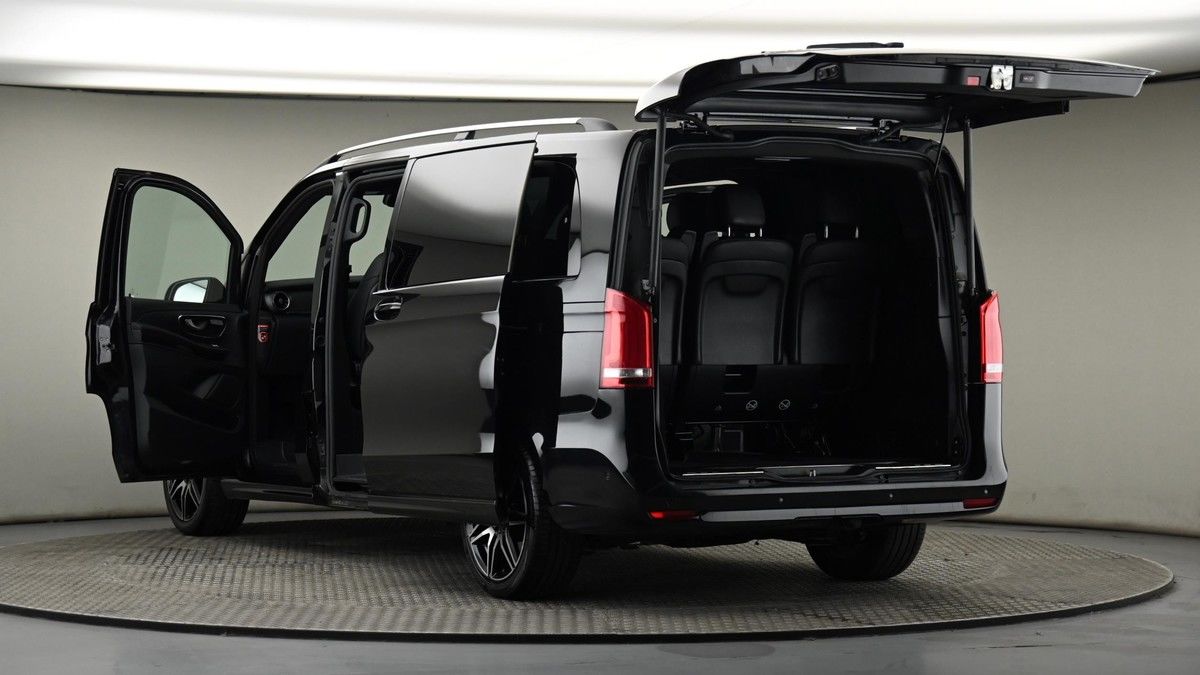 Mercedes-Benz V Class Image 29