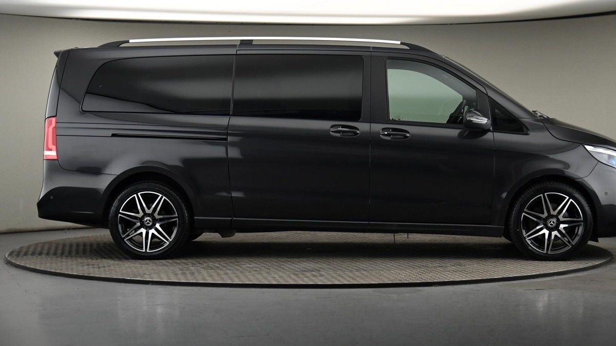 Mercedes-Benz V Class Image 27