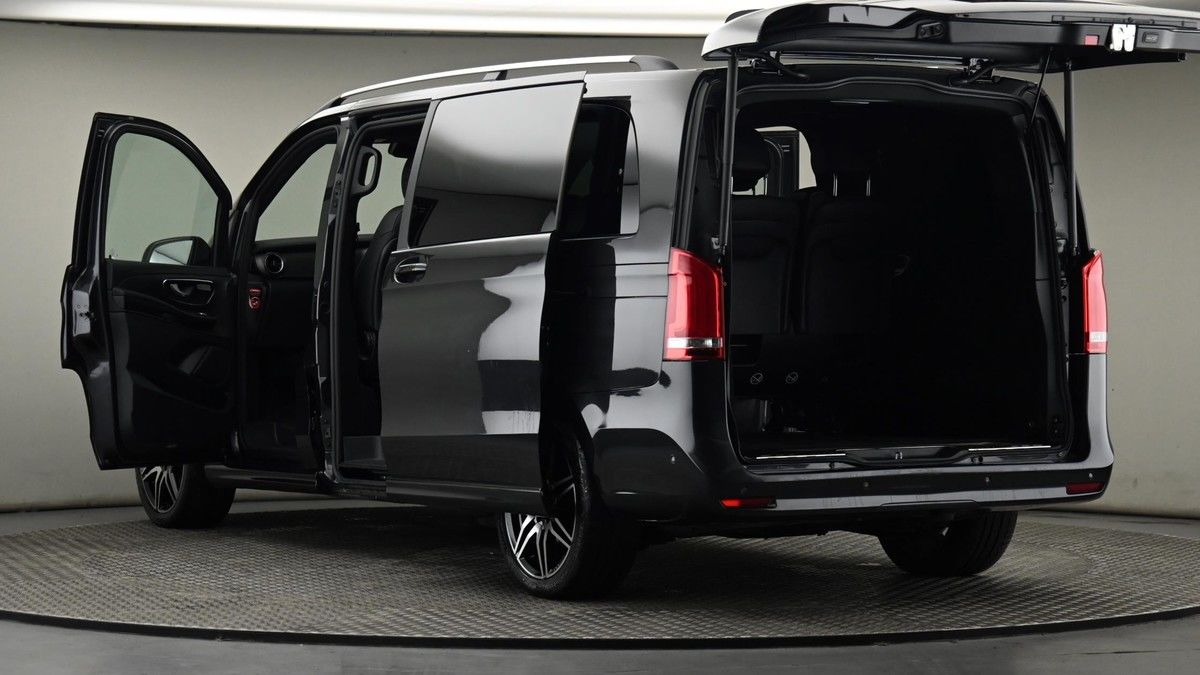 Mercedes-Benz V Class Image 29