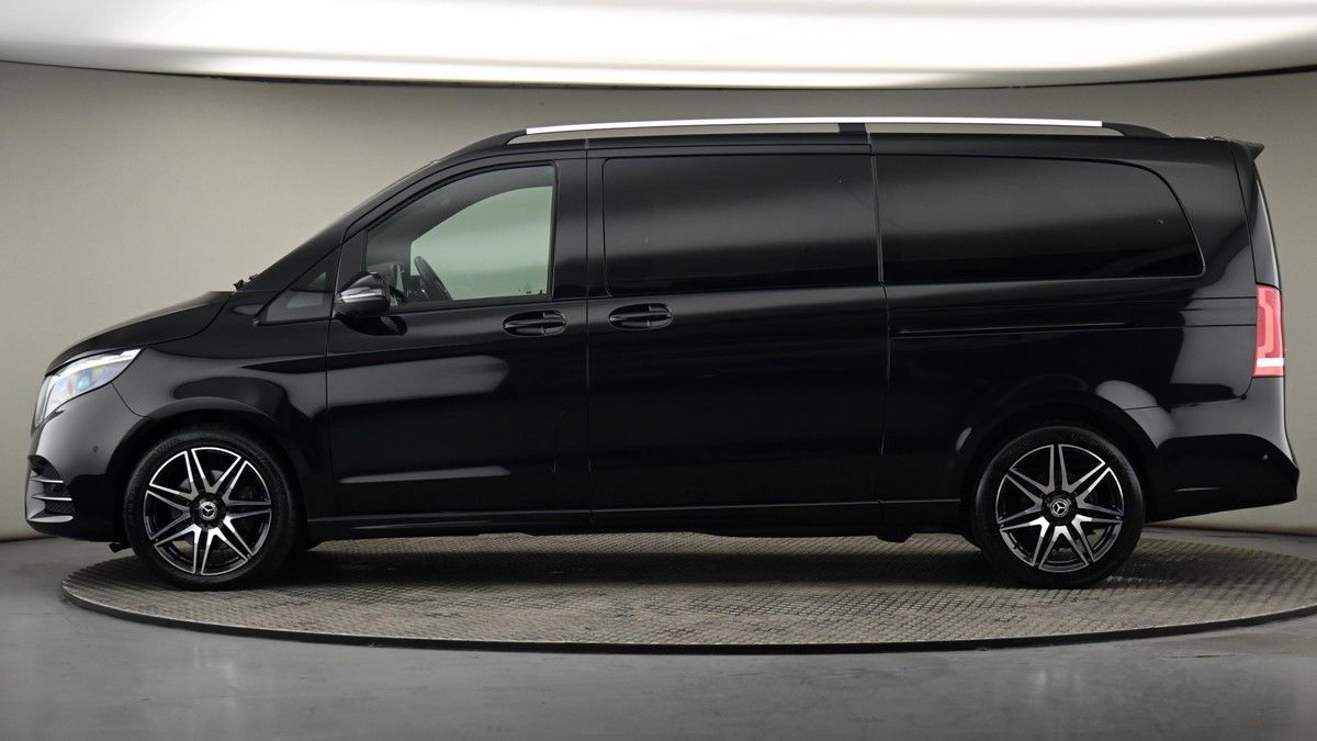 Mercedes-Benz V Class Image 23