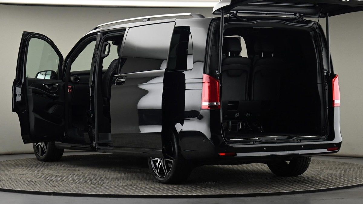 Mercedes-Benz V Class Image 29