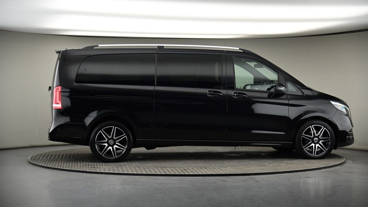 Mercedes-Benz V Class Image 27