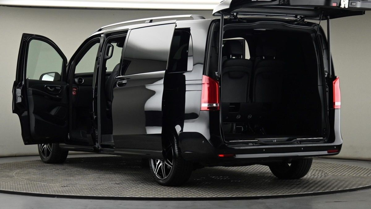 Mercedes-Benz V Class Image 29
