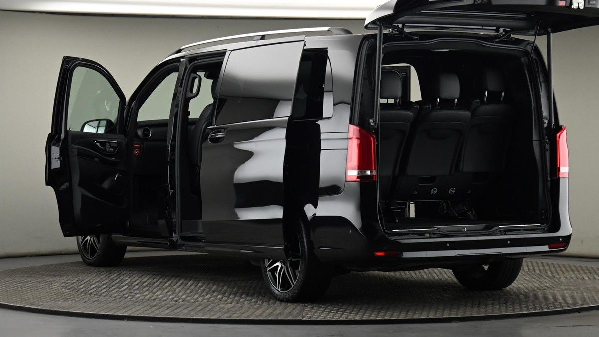 Mercedes-Benz V Class Image 29