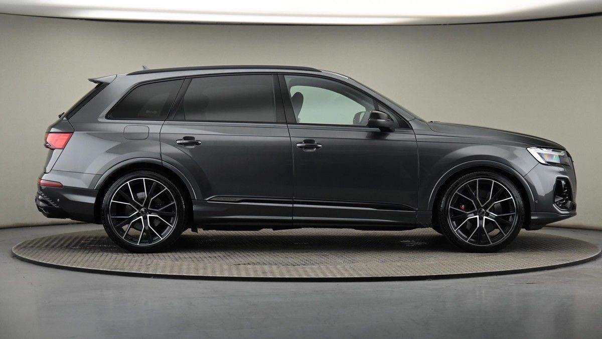 Audi SQ7 Image 26
