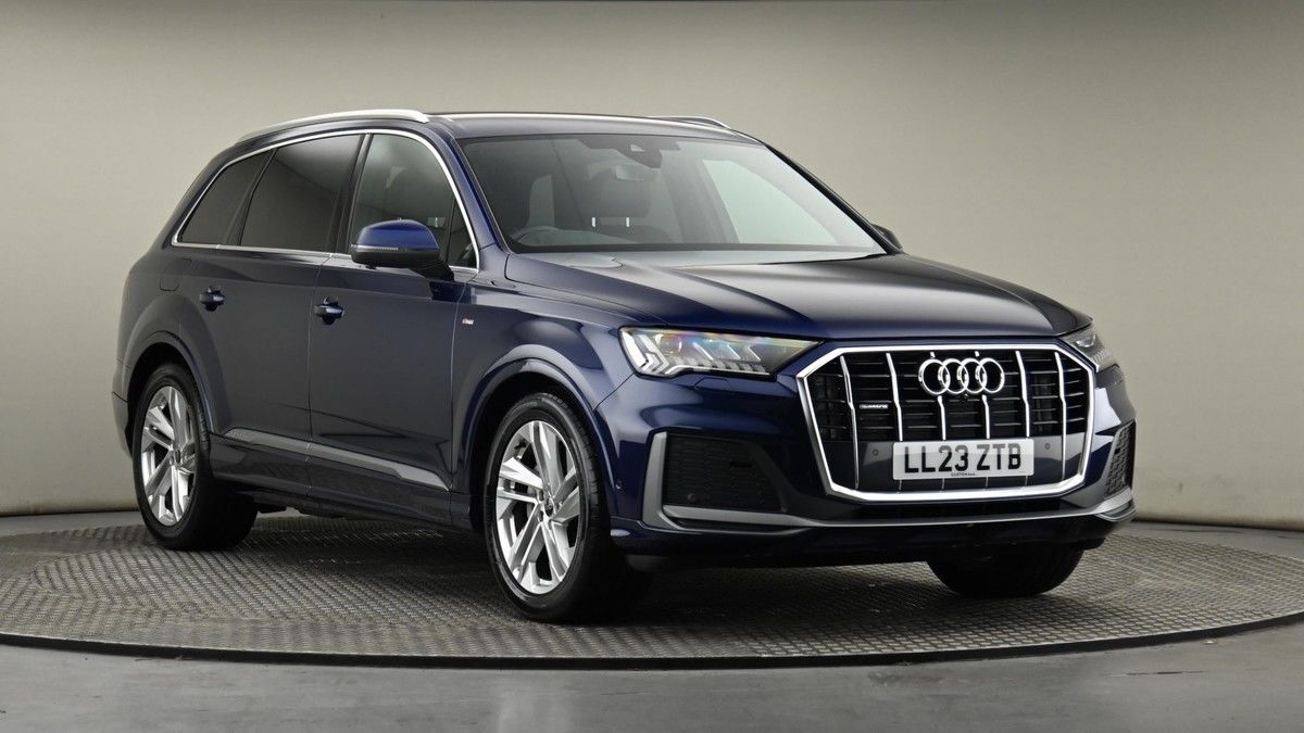 Audi Q7 Sticky Header Image