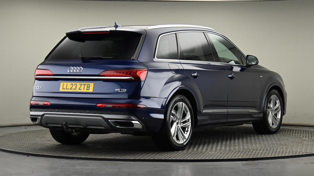Audi Q7 Image 26