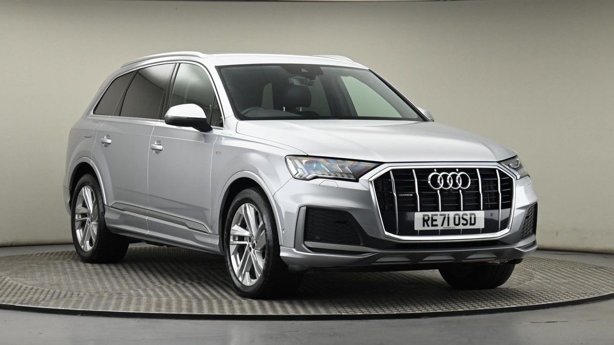 Audi Q7 Sticky Header Image