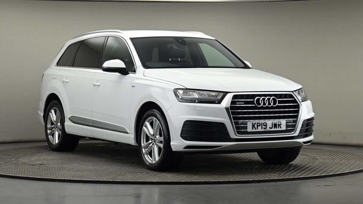 Audi Q7 Sticky Header Image