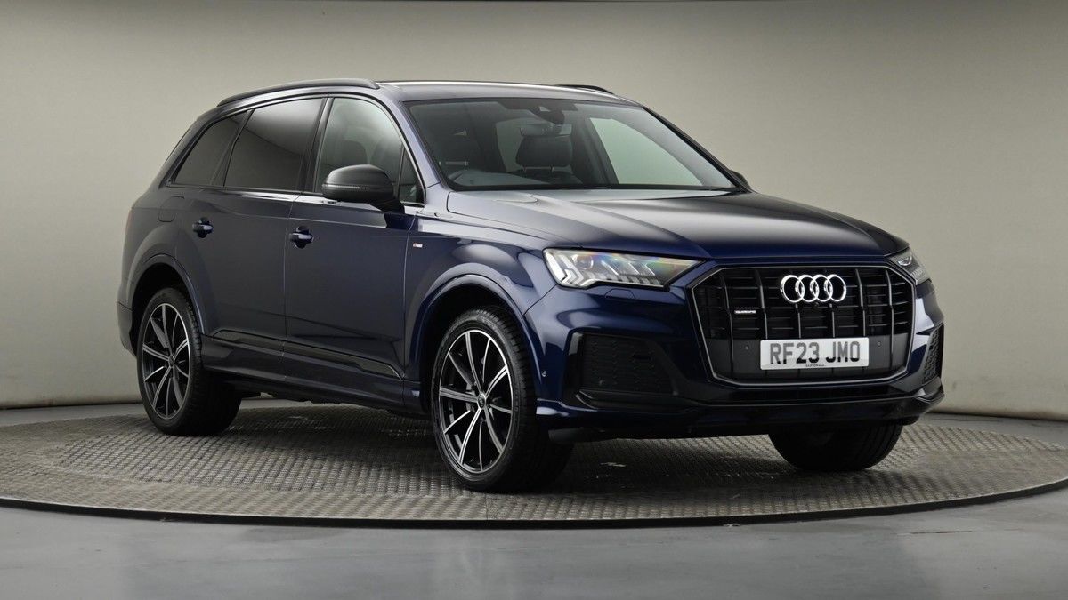 Audi Q7 Sticky Header Image