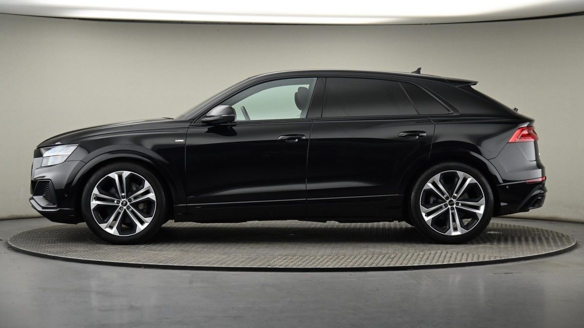 Audi Q8 Image 22