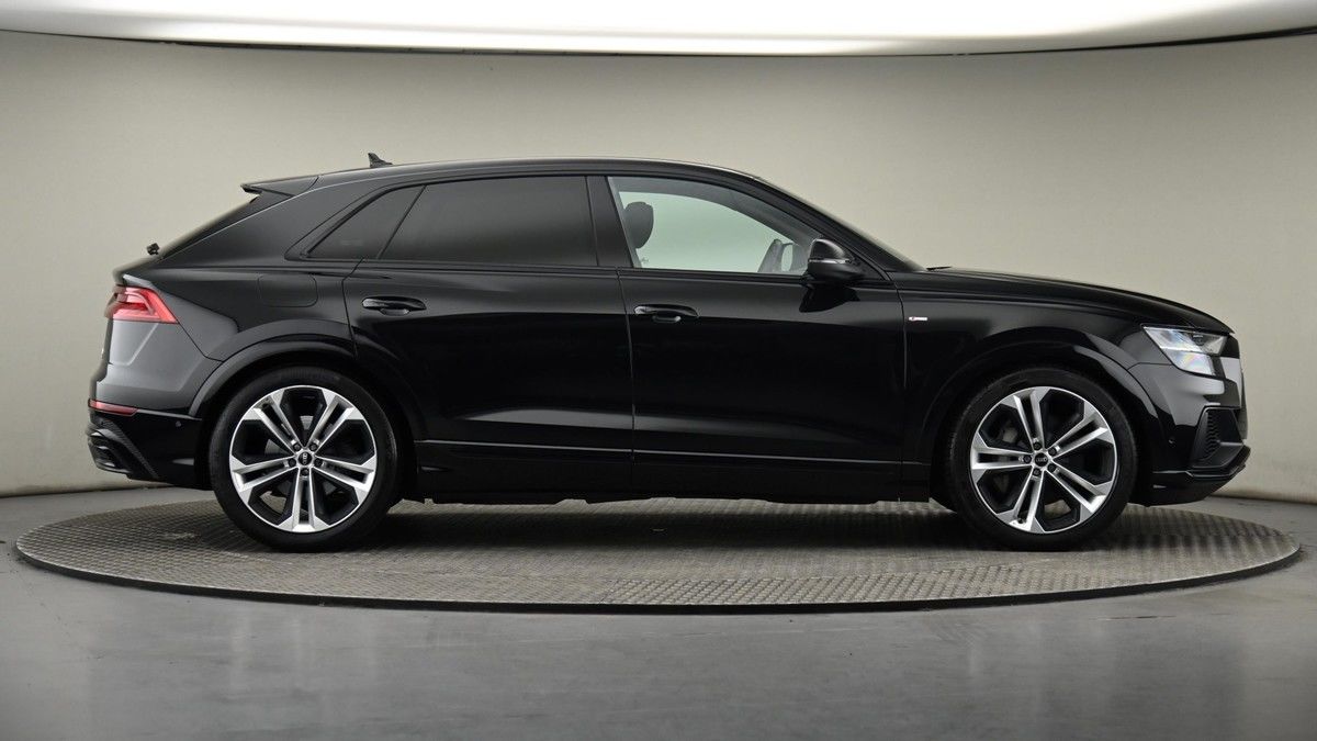 Audi Q8 Image 26