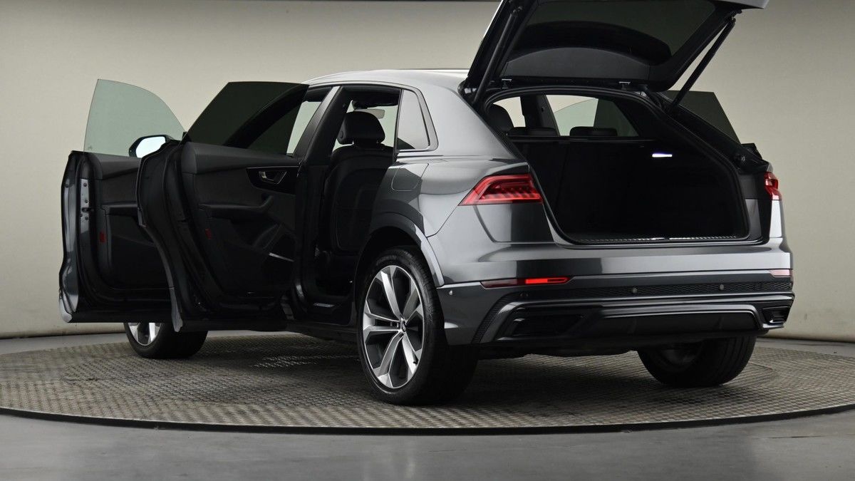 Audi Q8 Image 28