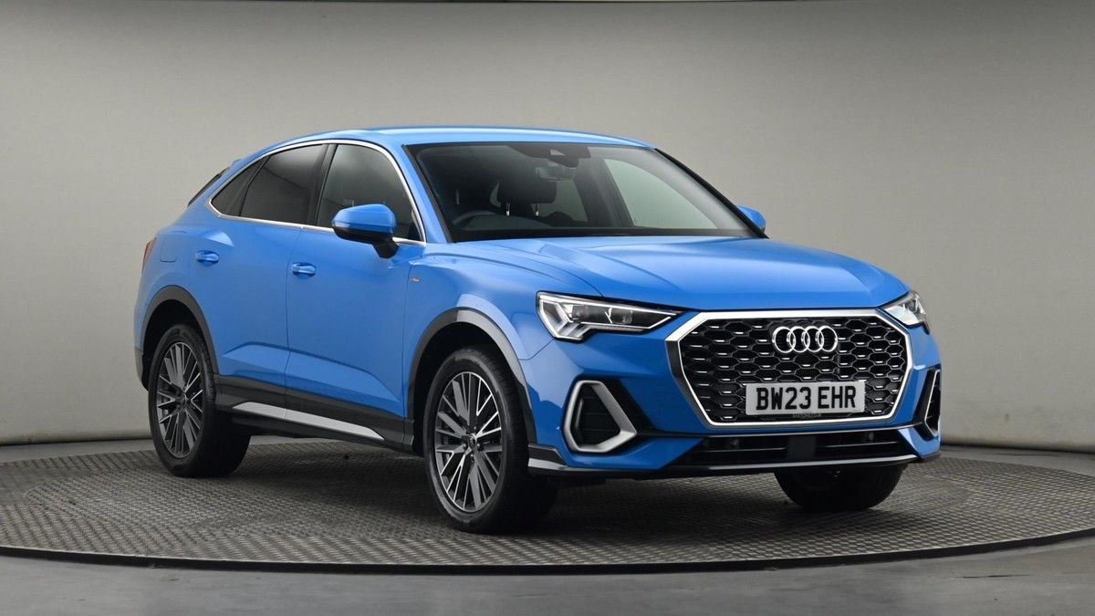 Audi Q3 Sticky Header Image