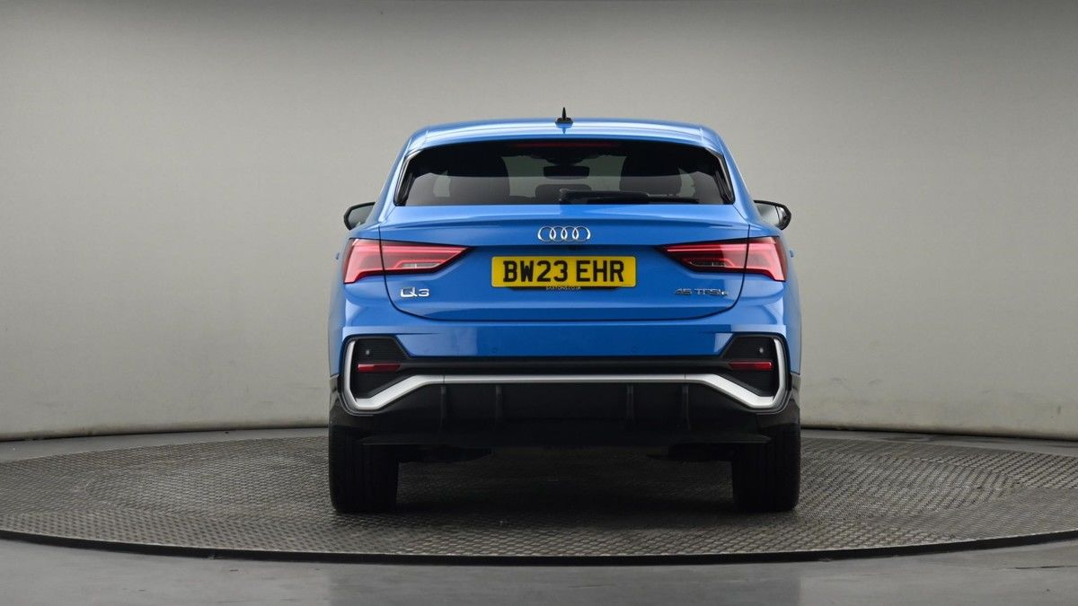 Audi Q3 Image 25