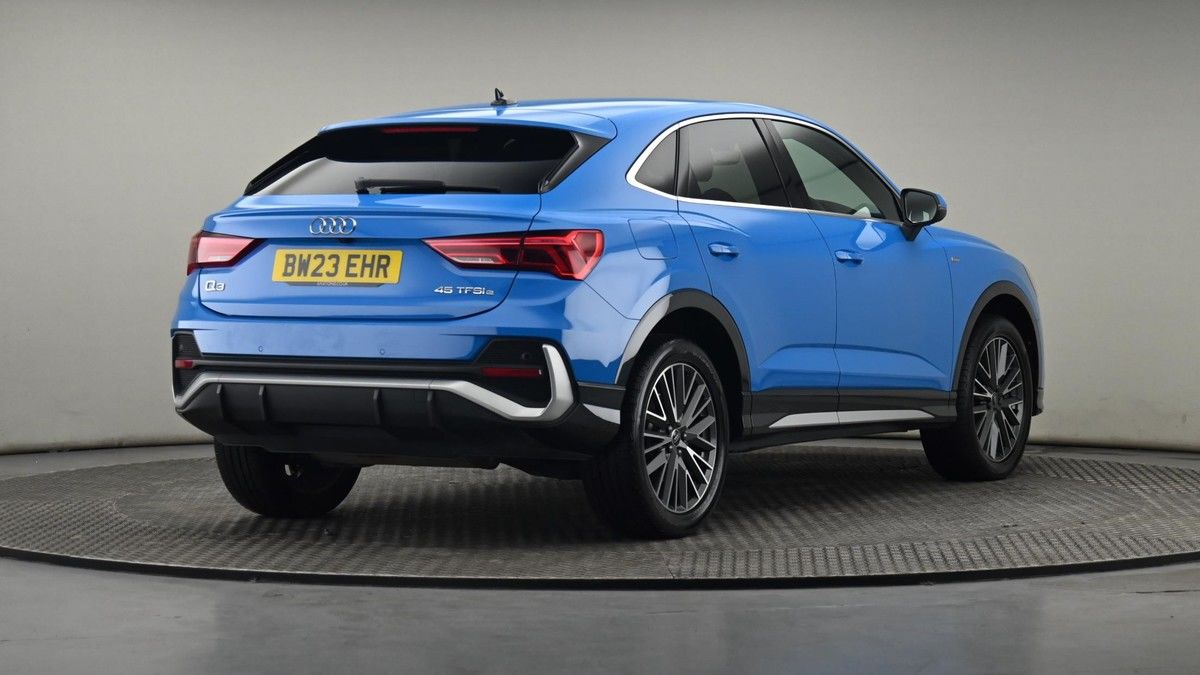 Audi Q3 Image 26