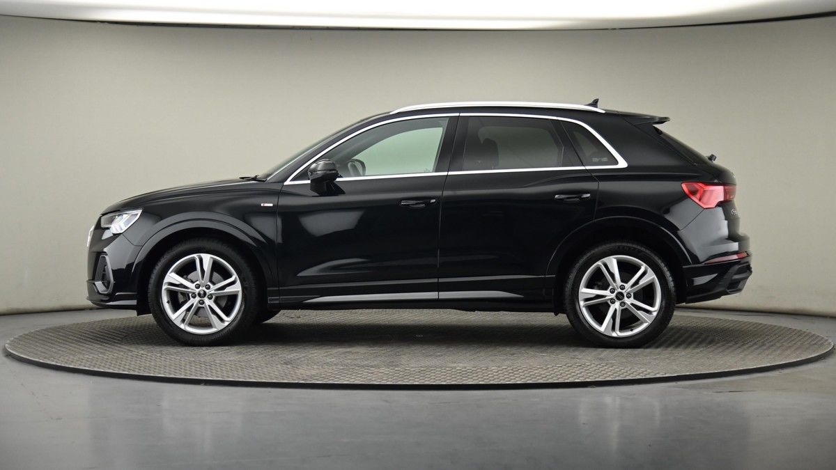 Audi Q3 Image 23