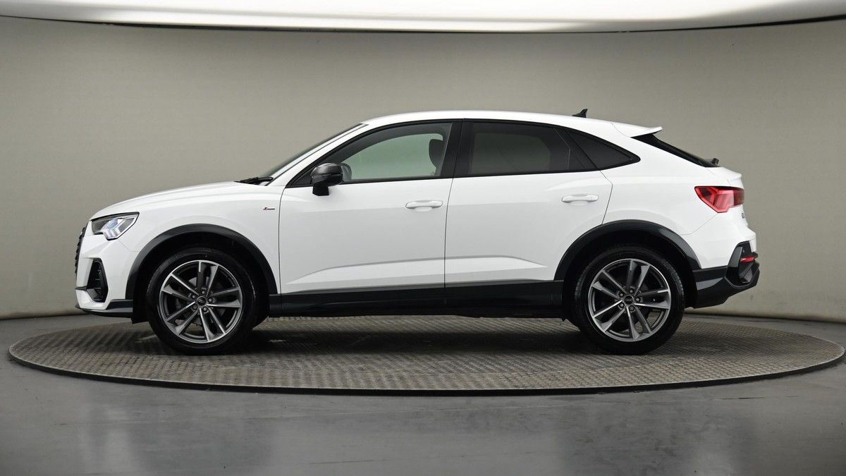 Audi Q3 Image 22