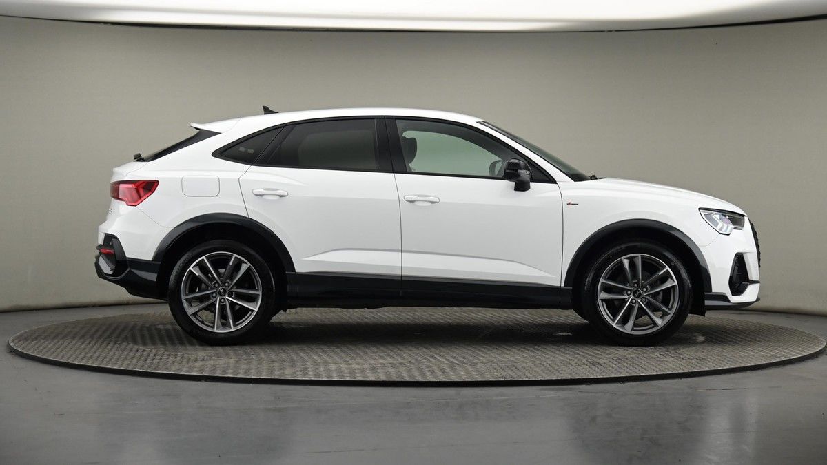 Audi Q3 Image 26