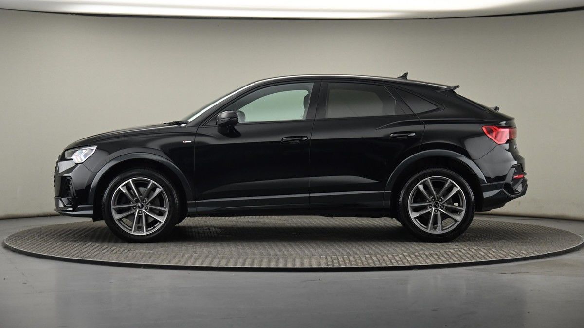 Audi Q3 Image 22