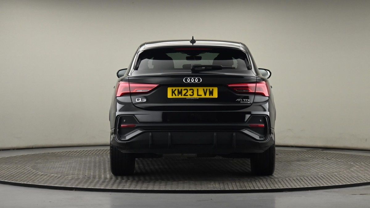 Audi Q3 Image 24