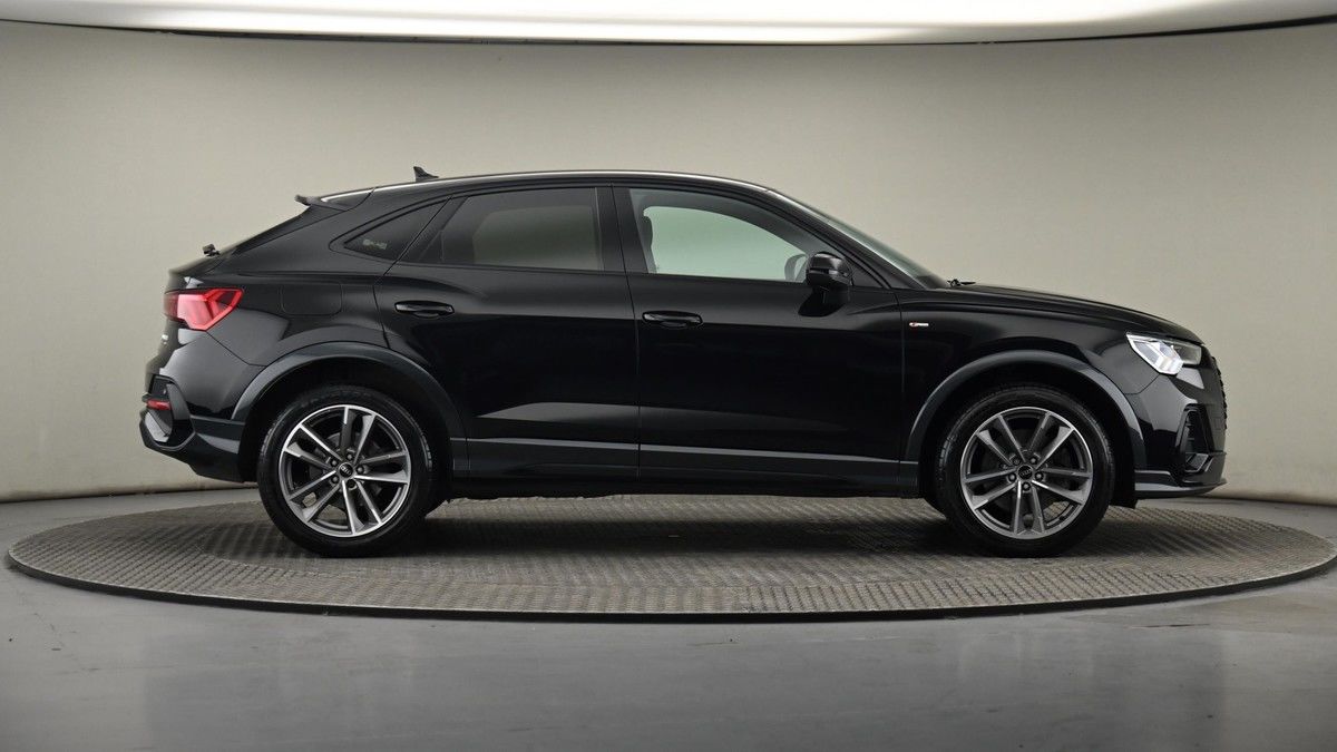 Audi Q3 Image 26