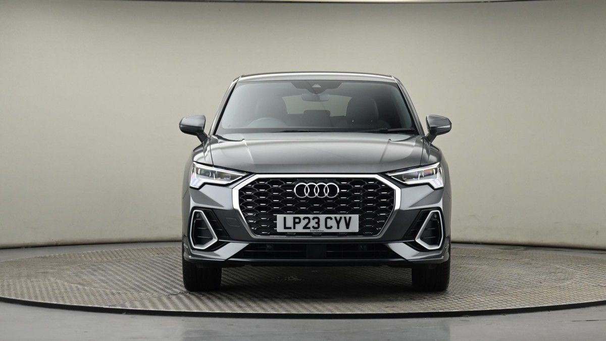 Audi Q3 Image 20