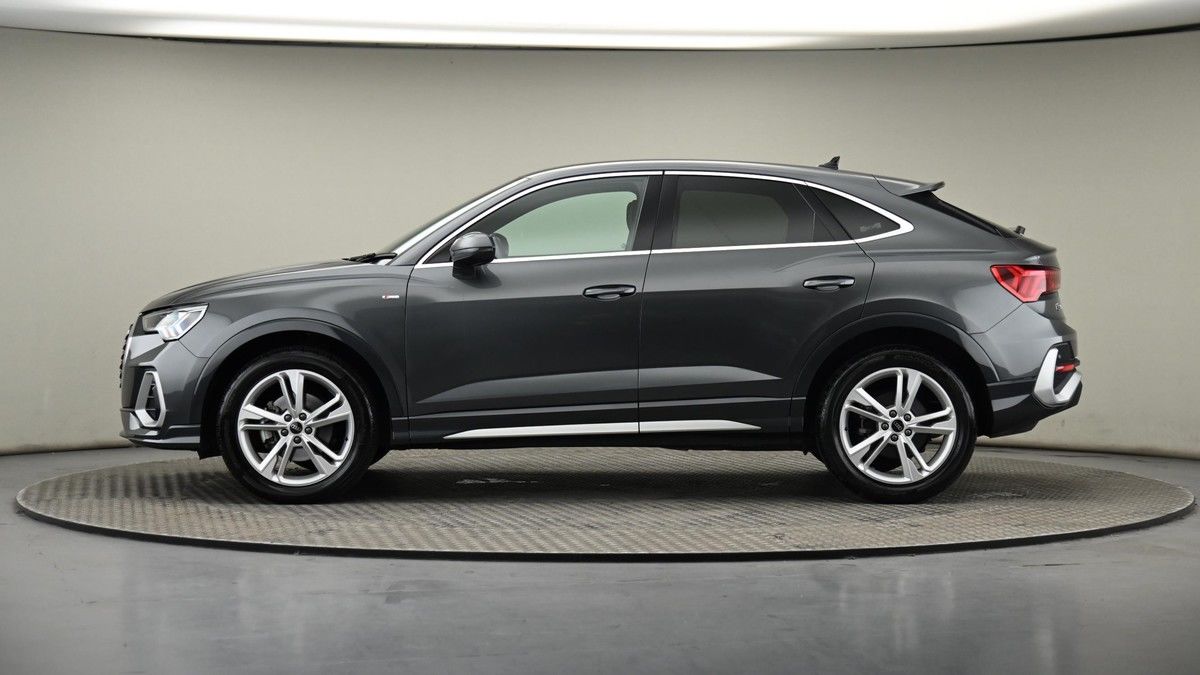 Audi Q3 Image 22
