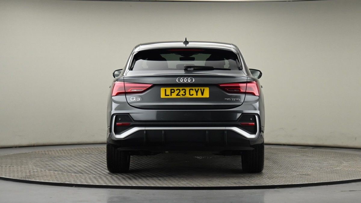 Audi Q3 Image 24