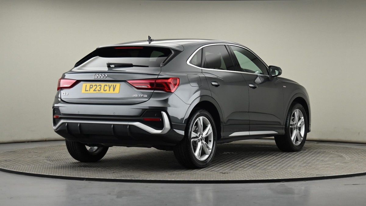 Audi Q3 Image 25