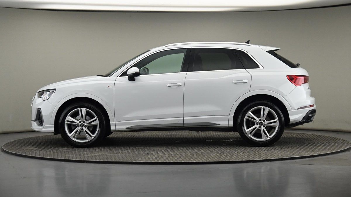 Audi Q3 Image 23