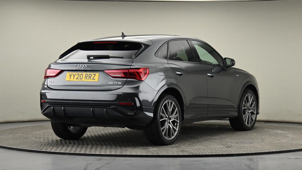 Audi Q3 Image 26
