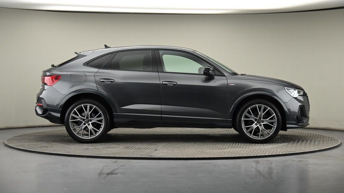 Audi Q3 Image 27