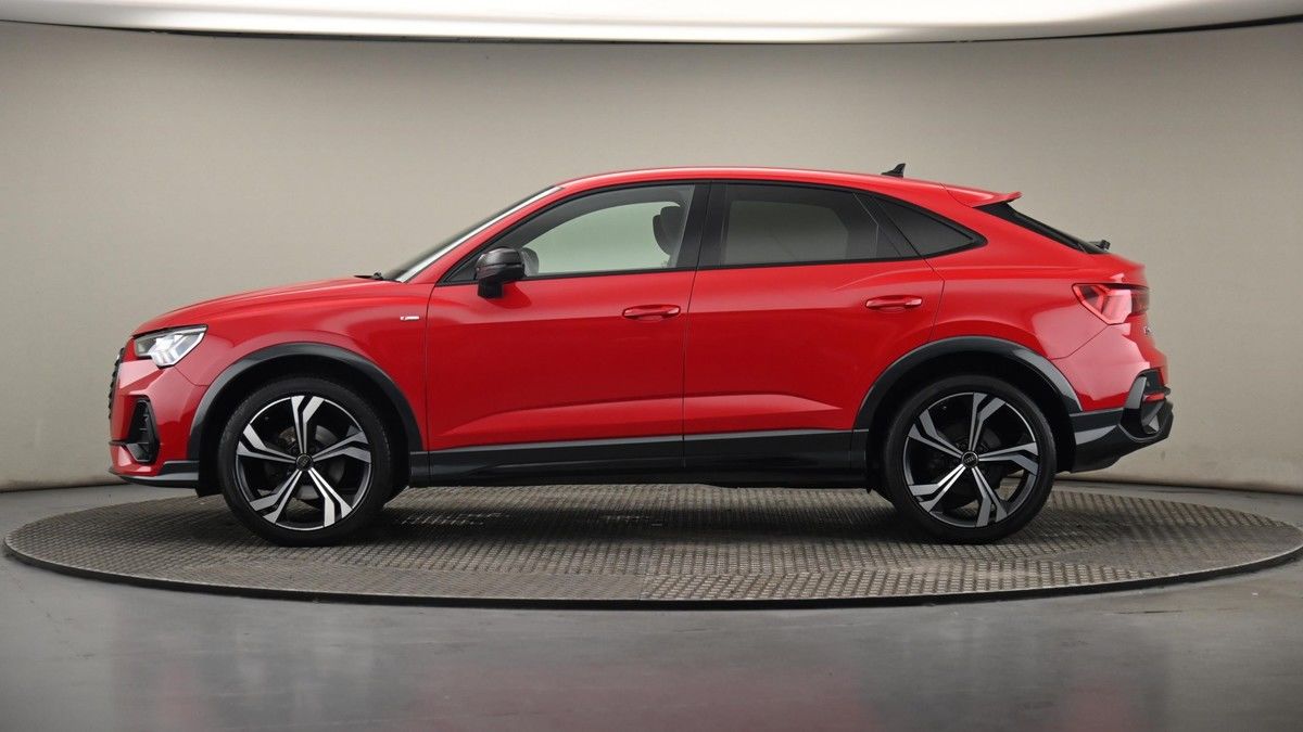 Audi Q3 Image 22