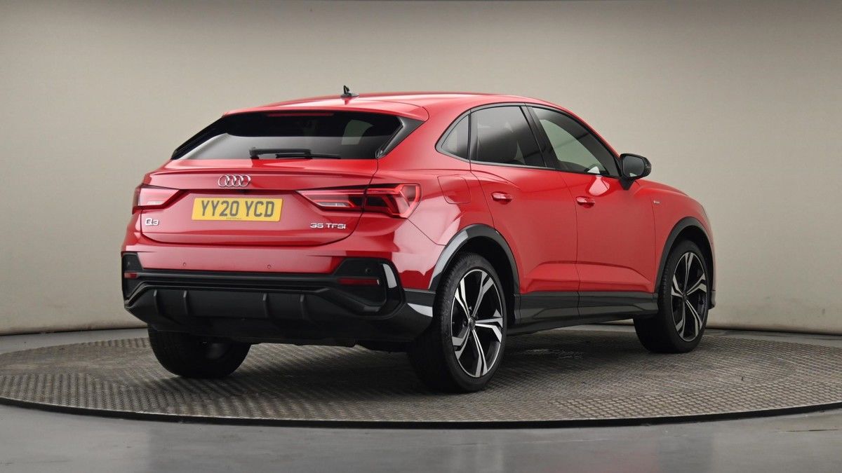 Audi Q3 Image 25