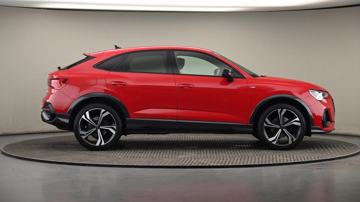 Audi Q3 Image 26