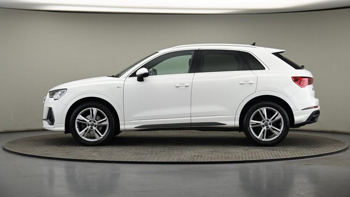 Audi Q3 Image 22