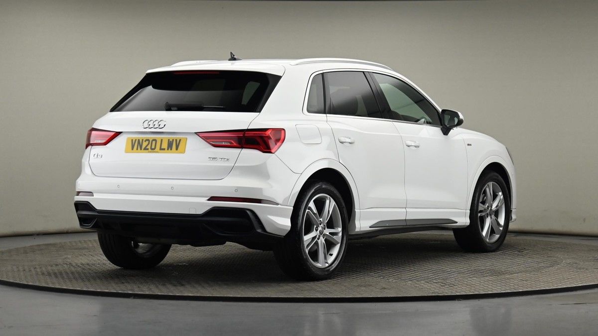 Audi Q3 Image 25