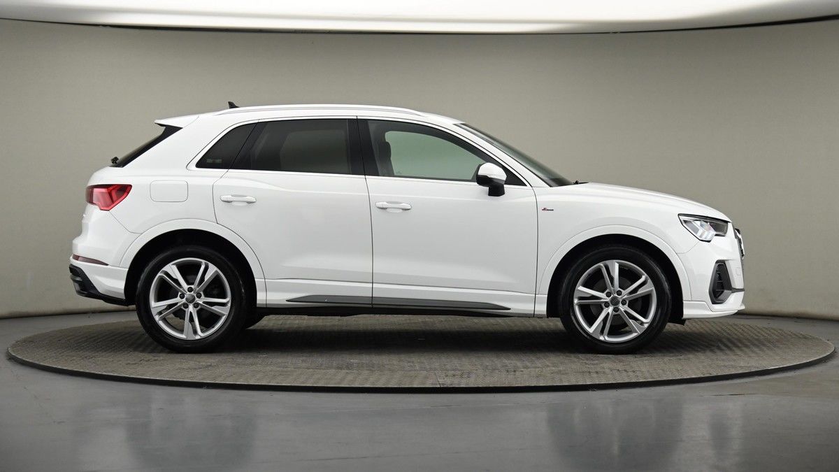 Audi Q3 Image 26