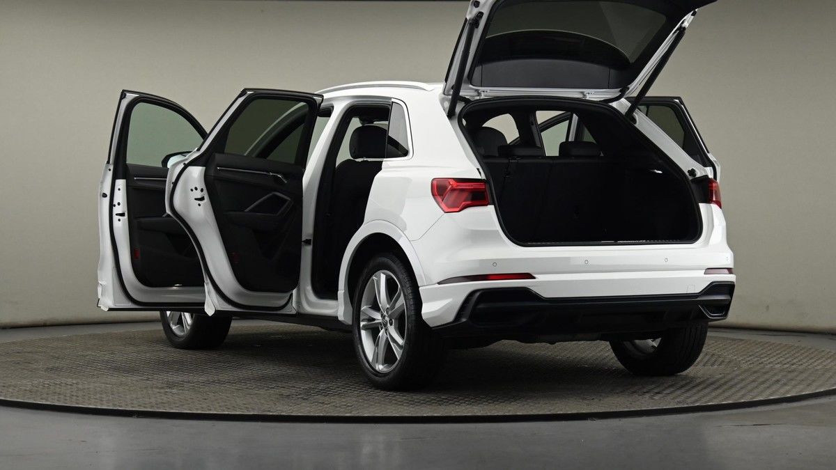 Audi Q3 Image 28
