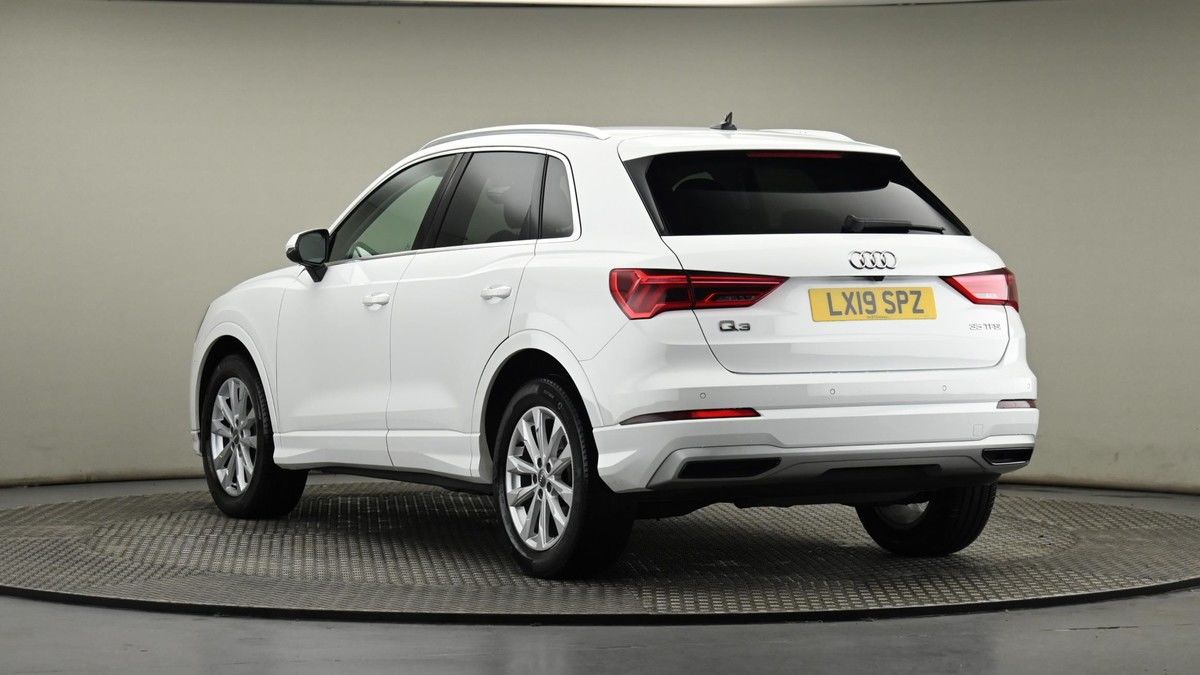 Audi Q3 Image 24