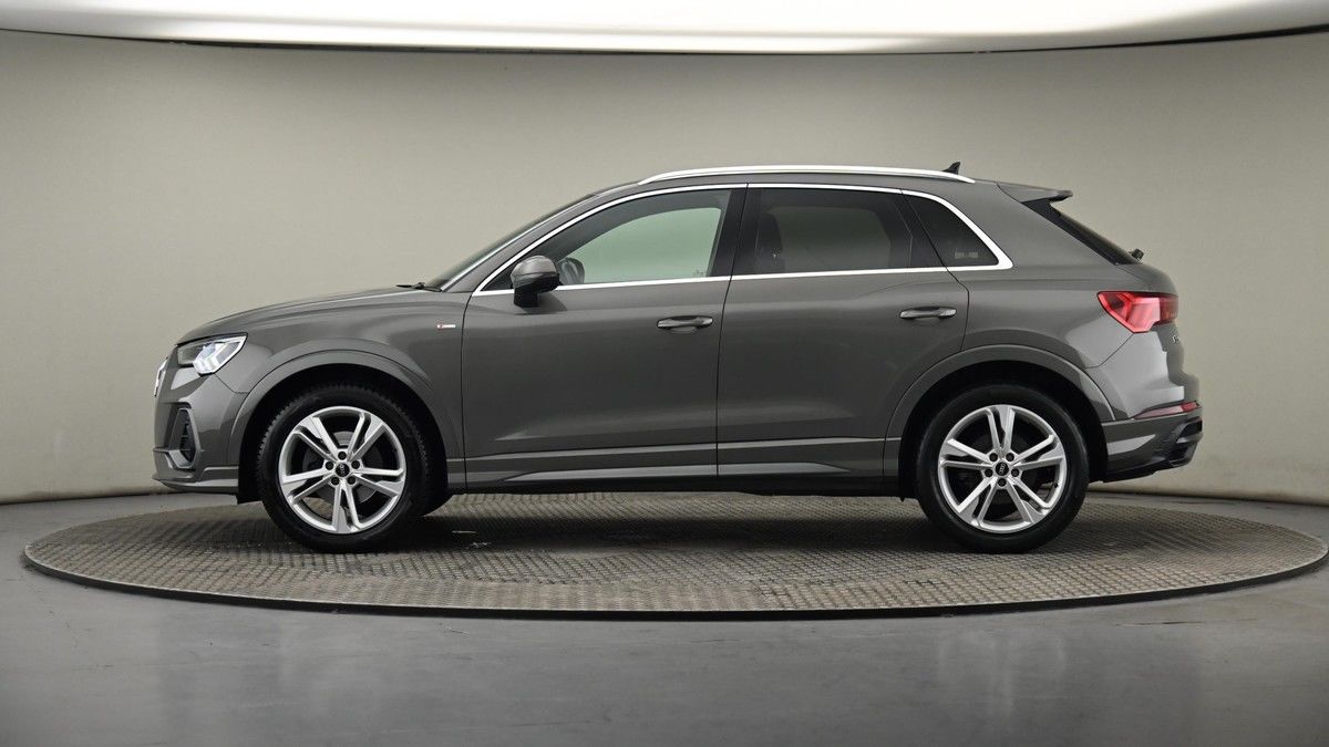 Audi Q3 Image 23